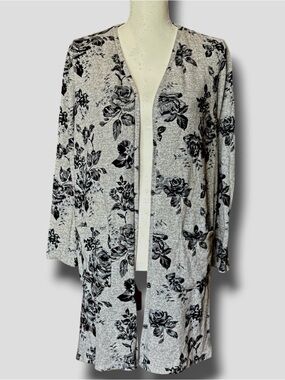 Absolutely Famous gray & black floral open-front cardigan Women’s small | e